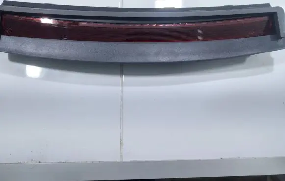 Tesla Model 3 Third/center stoplight 161520200A 1615202