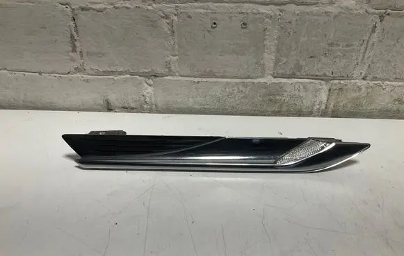 BMW 6 F12 F13 Front fender indicator light 7221862 7221860