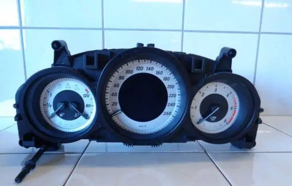 Mercedes-Benz C W204 Speedometer (instrument cluster) a2049004609