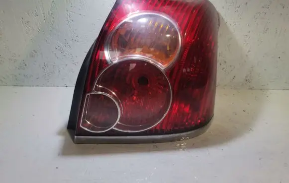 Toyota Avensis T220 Rear/tail lights