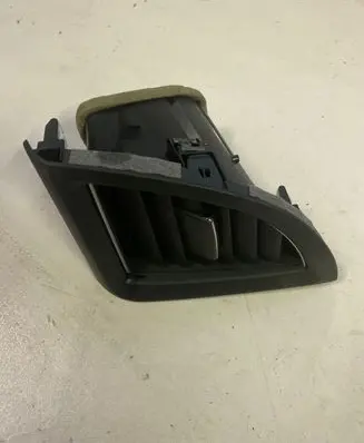 Honda CR-V Dashboard side air vent grill/cover trim 77610