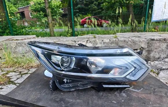 Nissan Qashqai Headlight/headlamp 10019009