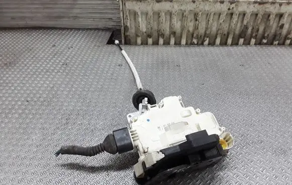 Audi A6 S6 C6 4F Front door lock 4F1837015