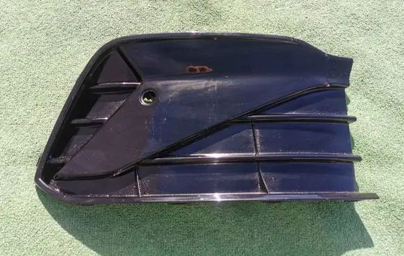 Volkswagen Golf VIII Front bumper lower grill 5H0853666H