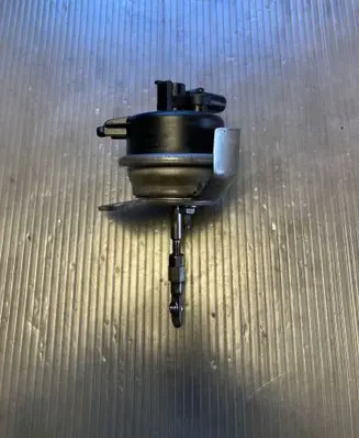 Audi A5 Sportback 8TA Turbine electric control actuator 04L198716E 4012904F