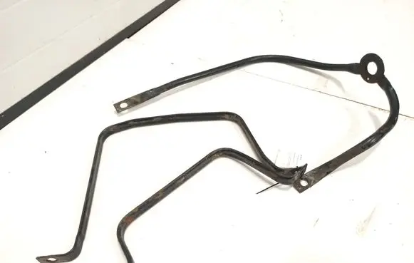 Fuel tank mounting bracket