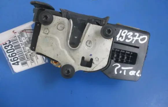 Cadillac SRX Rear door lock