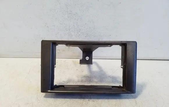 Iveco Daily 5th gen Radio/GPS head unit trim 5801259263