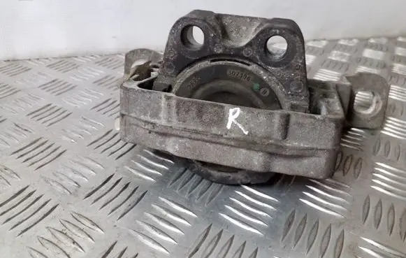 Ford C-MAX II Engine mount bracket
