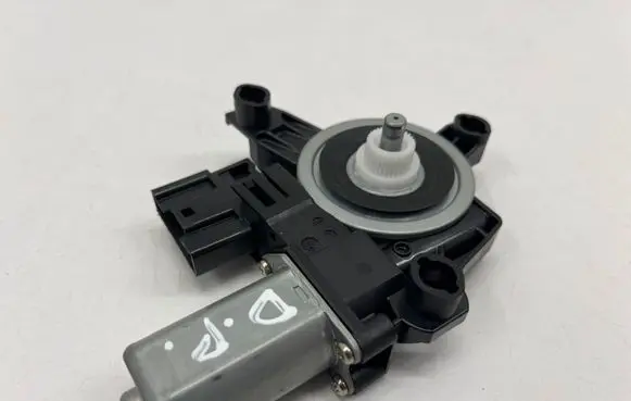 BMW 2 Active Tourer U06 Front door window regulator motor 5A18F13