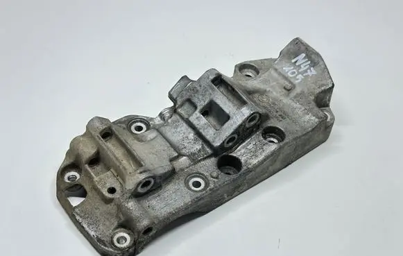 BMW 1 F20 F21 Generator/alternator bracket 8506863 774786N