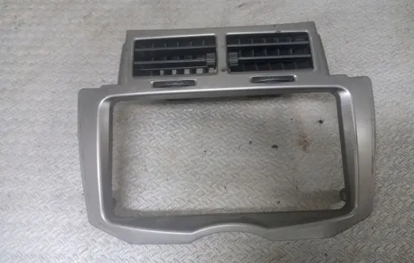 Toyota Yaris Dash center air vent grill 554050D260