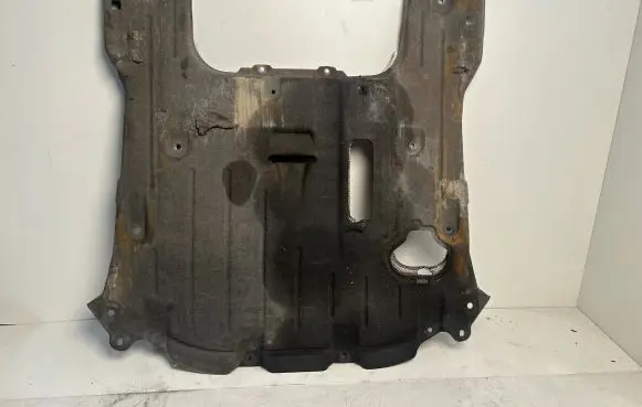 Chrysler Pacifica Engine splash shield/under tray
