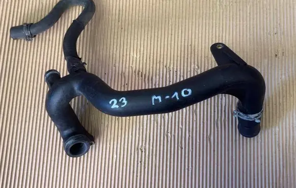 Mercedes-Benz B W245 Engine coolant pipe/hose A6402001352