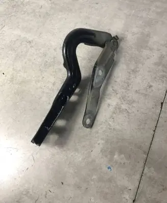 Engine bonnet/hood hinges