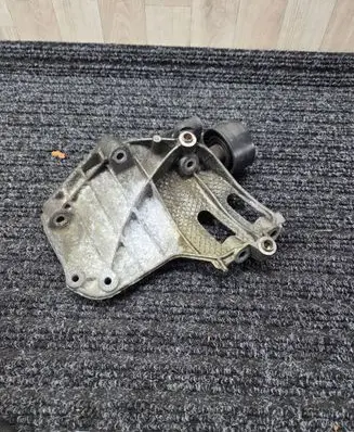 BMW 5 GT F07 A/C compressor mount bracket 7585167 68572910