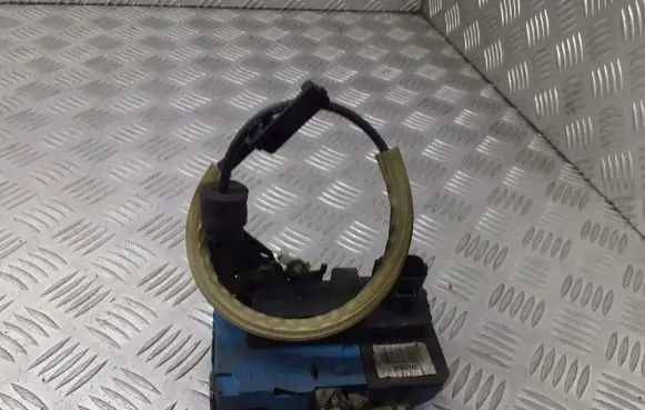 Volvo S80 Front door lock 30699746