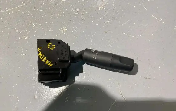 Mazda 3 I Wiper turn signal indicator stalk/switch 17D682