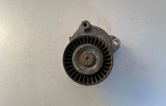 Mercedes-Benz CLS C218 X218 Generator/alternator belt tensioner A2722000270