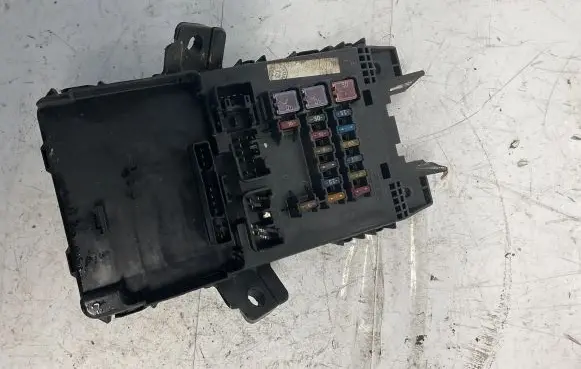 Toyota Avensis T220 Fuse module