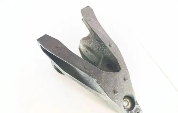 Volkswagen Transporter - Caravelle T5 Engine mounting bracket 7E0199370