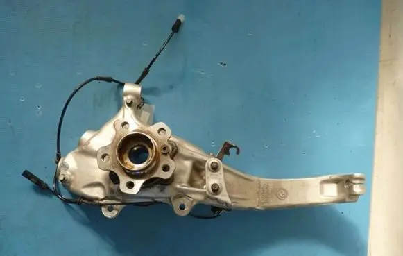 BMW X6 G06 Front wheel hub spindle knuckle 6876655
