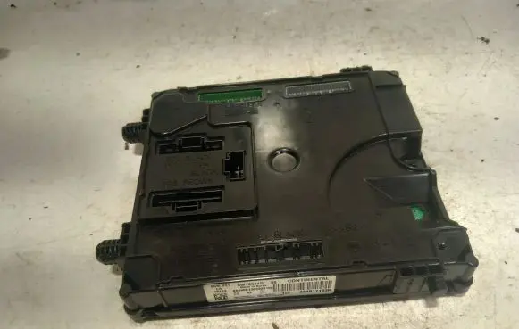 Renault Laguna III Central body control module 284B17183R 5WY8644D 8644081206300156