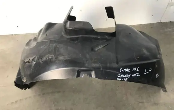 Front wheel arch liner splash guards