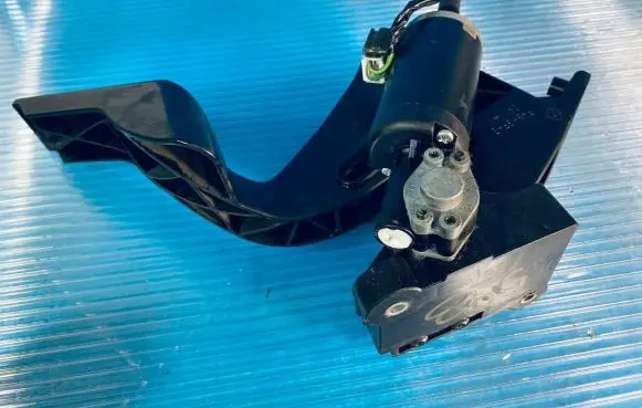 Chrysler Pacifica Accelerator throttle pedal
