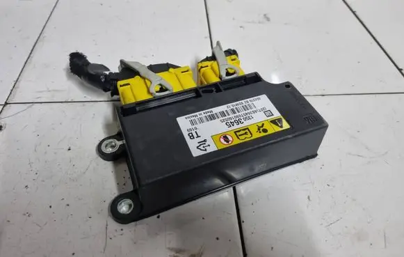 Opel Insignia A Airbag control unit/module 13503645