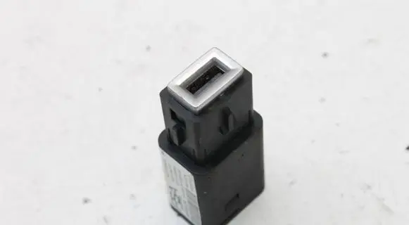 Peugeot 2008 II USB socket connector 98217039DX
