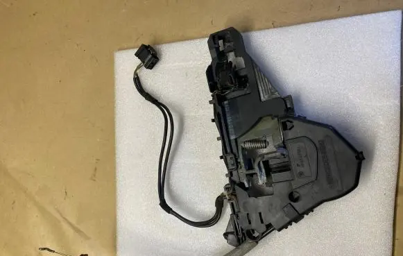 Mercedes-Benz GL X164 Front door lock A164760093