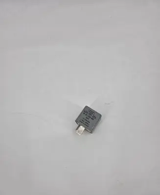 Audi A8 S8 D2 4D Fuel pump relay 4D0951253 899309000