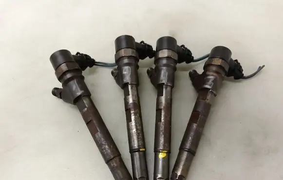 Chrysler Voyager Fuel injectors set 0445110059