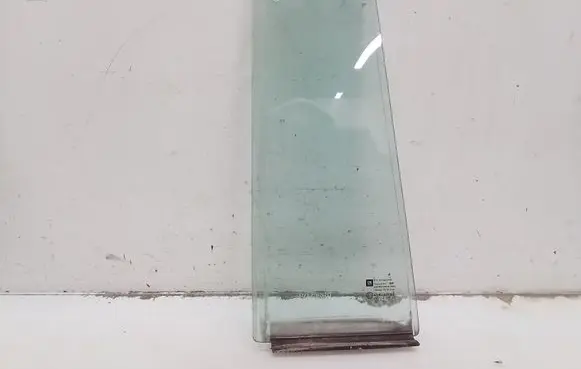 Rear vent window glass
