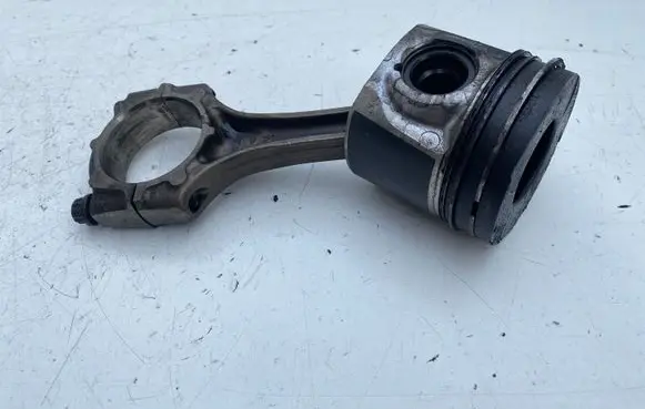Toyota Avensis T250 Piston with connecting rod 2NB