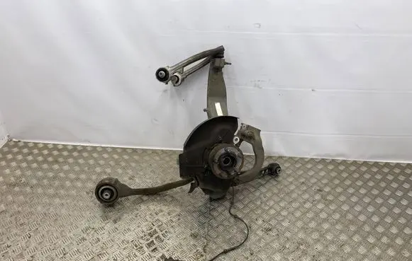 Land Rover Range Rover Sport L494 Front wheel hub spindle knuckle 