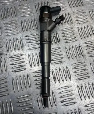 BMW 5 E60 E61 Fuel injector 0445110131 7789661