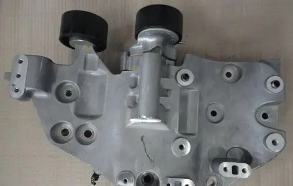 Mitsubishi Canter Generator/alternator bracket 504371326