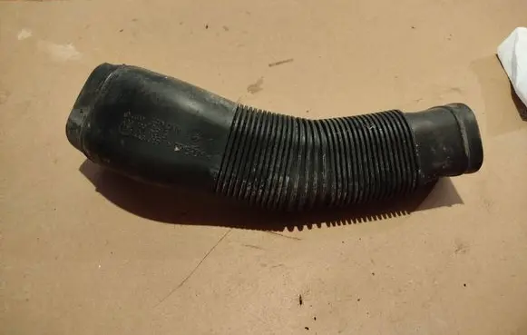 Air intake hose/pipe