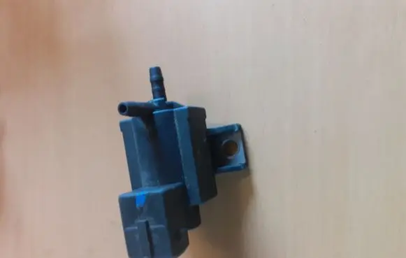 Toyota RAV 4 (XA20) Vacuum valve 25600R 010