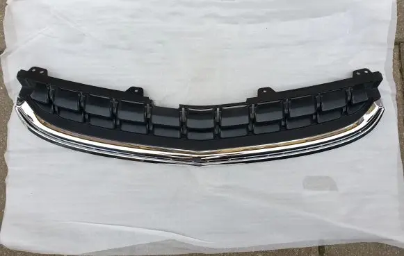 Opel Antara Front bumper upper radiator grill 25951298