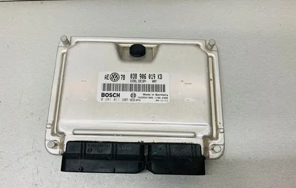Volkswagen PASSAT B5.5 Engine control unit/module 038906019KD 0281011205