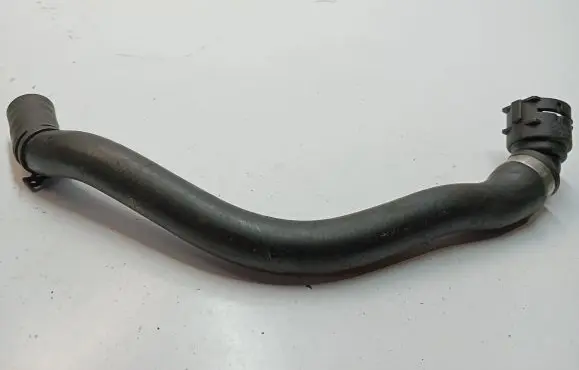 Mercedes-Benz E W238 Engine coolant pipe/hose 3024172