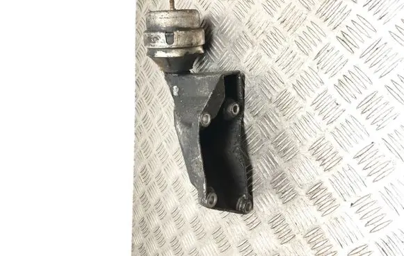 Volkswagen PASSAT B5.5 Engine mount bracket 8D0199307P