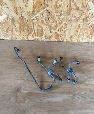 Toyota Corolla Verso AR10 Fuel injector supply line/pipe 