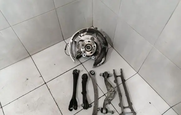 BMW M5 F90 Rear wheel hub spindle/knuckle 33307857065 33327857061