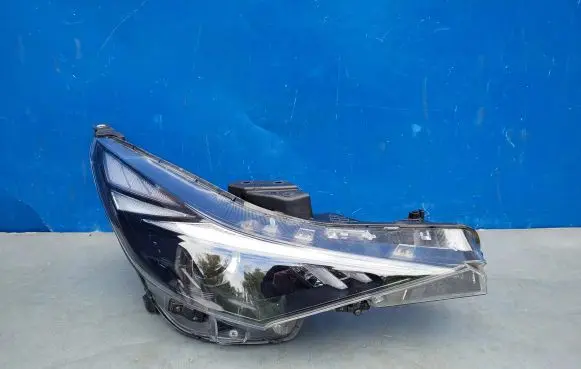 Hyundai Elantra VII Headlight/headlamp 92102AA