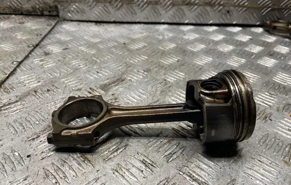 Nissan Qashqai Piston with connecting rod 1DAN