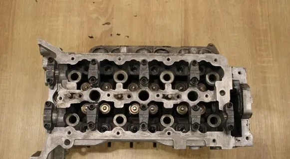 Jeep Grand Cherokee Engine head 90352085F